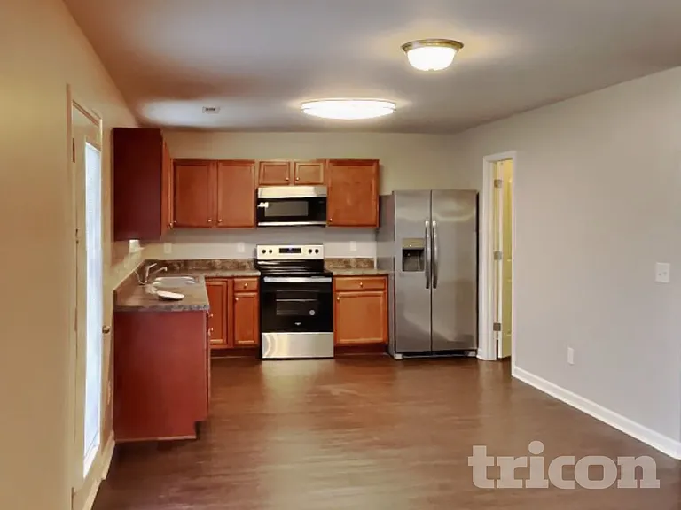 1505 Hamilton Hills Dr — Photo 6