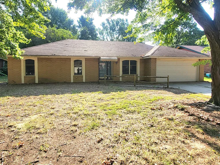 3232 S Roanoke Ave — Photo 1