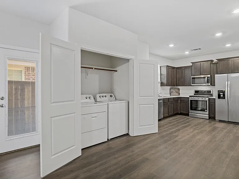 3911 Nature Ct — Photo 6