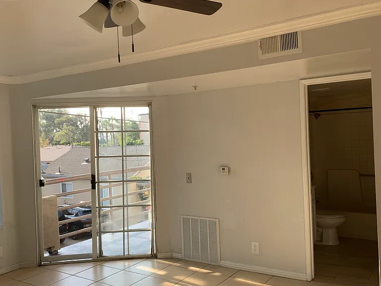 707 W 4th St #7 — Photo 14