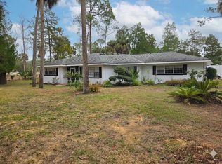 6 Nancy Pkwy, Yankeetown, FL 34498