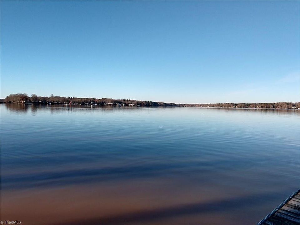 1st image of 200 Lakefront Dr
