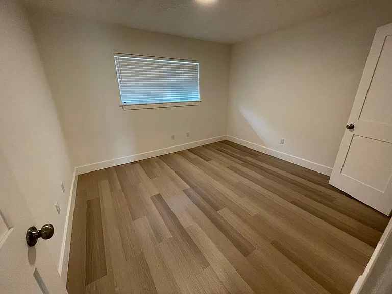 The Courtcrest Apartments — Photo 11
