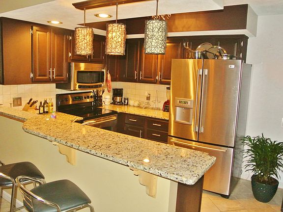 5th image of 68E Hilltop Dr
