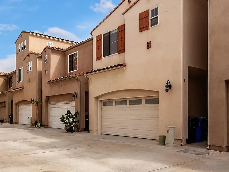 2759 E Bainbridge Rd — Photo 45
