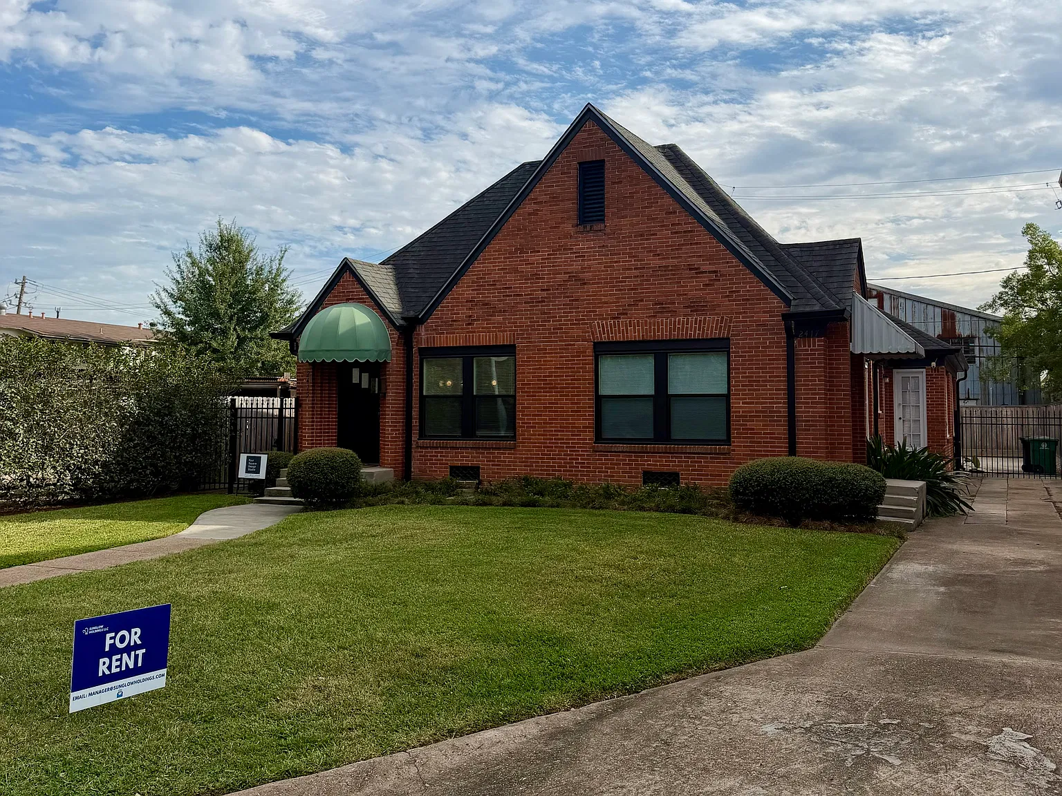 2 bed, 1100 sqft, $1,995 — Photo 1