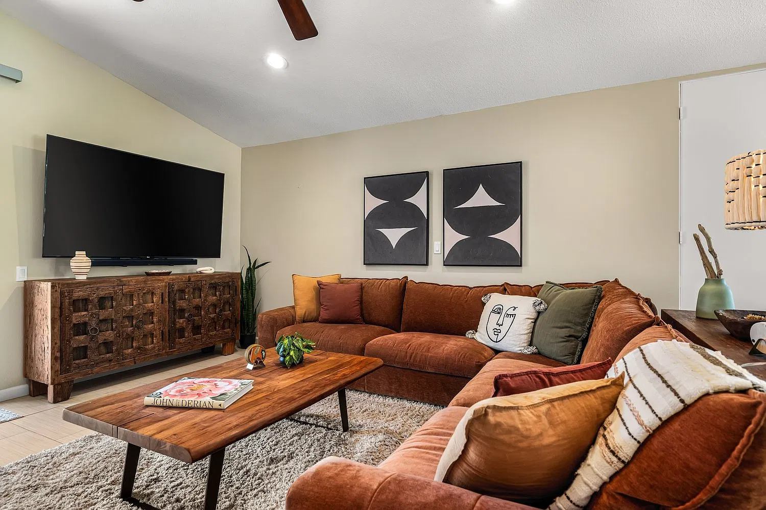 1 bed, 1025 sqft, $4,500 — Photo 2