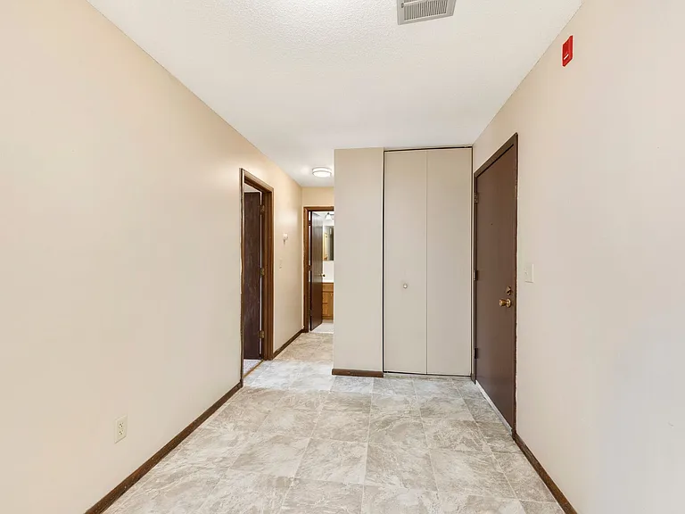 Shamrock Court Apartments — Photo 19