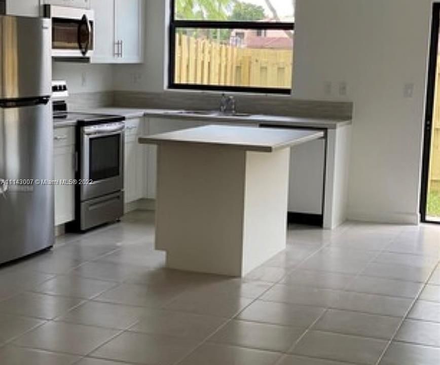 2nd image of 724 NE 207th St #724