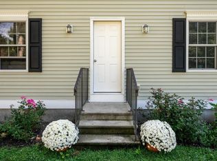 12 Carriage Hill Ln, Dover, NH 03820