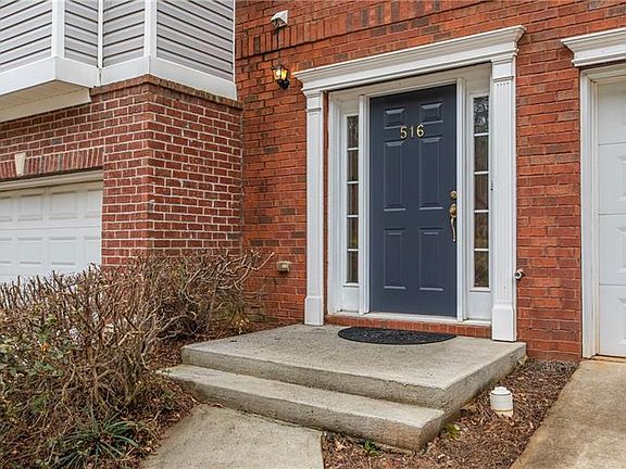 3rd image of 516 Lantern Wood Dr
