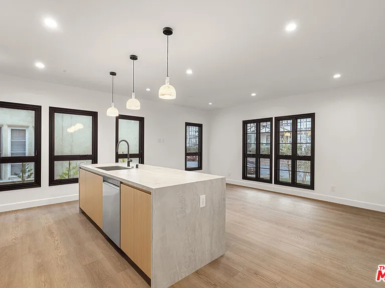 132 S Oakhurst Dr #1 — Photo 8