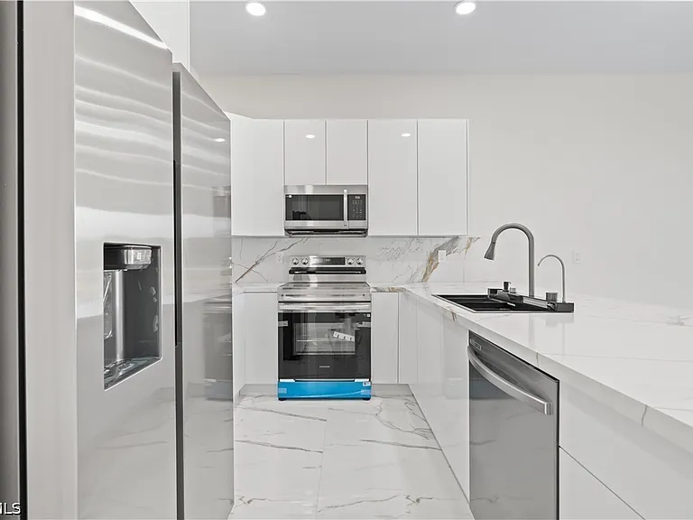 430 Petite Ave — Photo 37