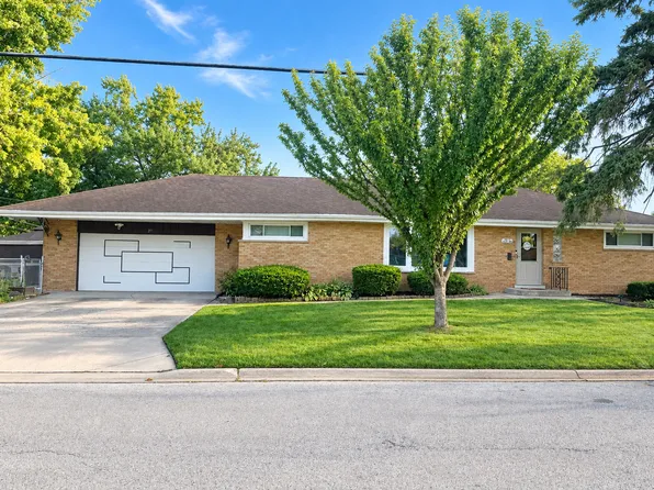 201 S Yale Ave, Addison, IL 60101