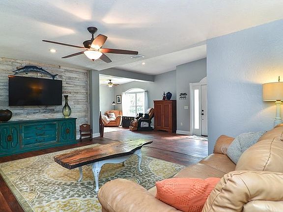 5th image of 715 61st Ave S
