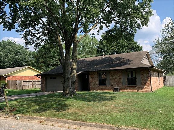 4th image of 1007 N Westridge Ln