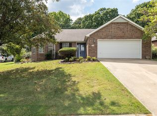 1735 N Glenbrook Pl, Fayetteville, AR 72701