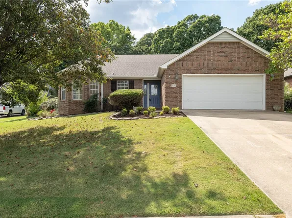 1735 N Glenbrook Pl, Fayetteville, AR 72701