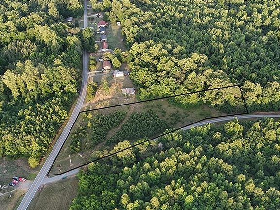 3rd image of 544 Brooks Rd