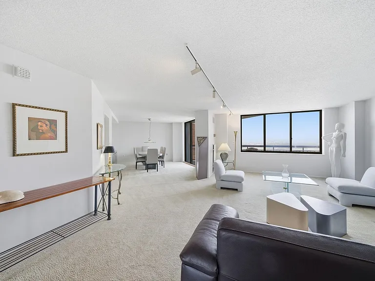 2103 Harmon Cove Tower #2103 — Photo 1