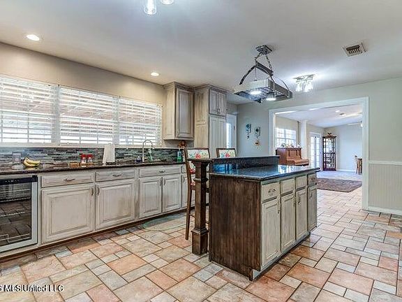 5th image of 7079 Menge Ave