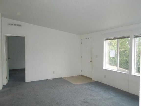 4th image of 760 N Franklin Ave