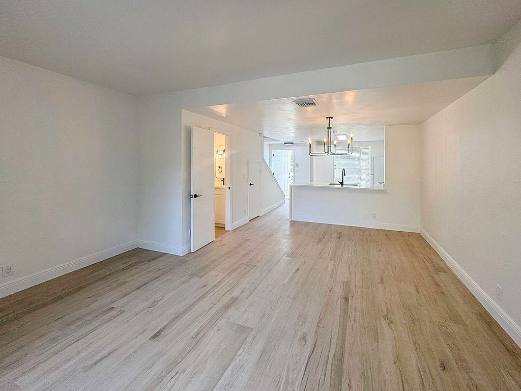 153 SW 3rd St, photo 9
