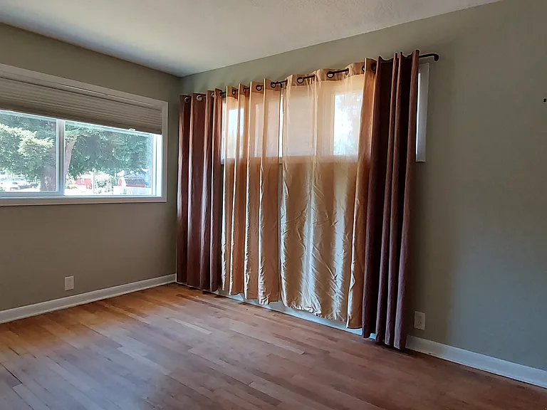 231 NE 10th Ave — Photo 20