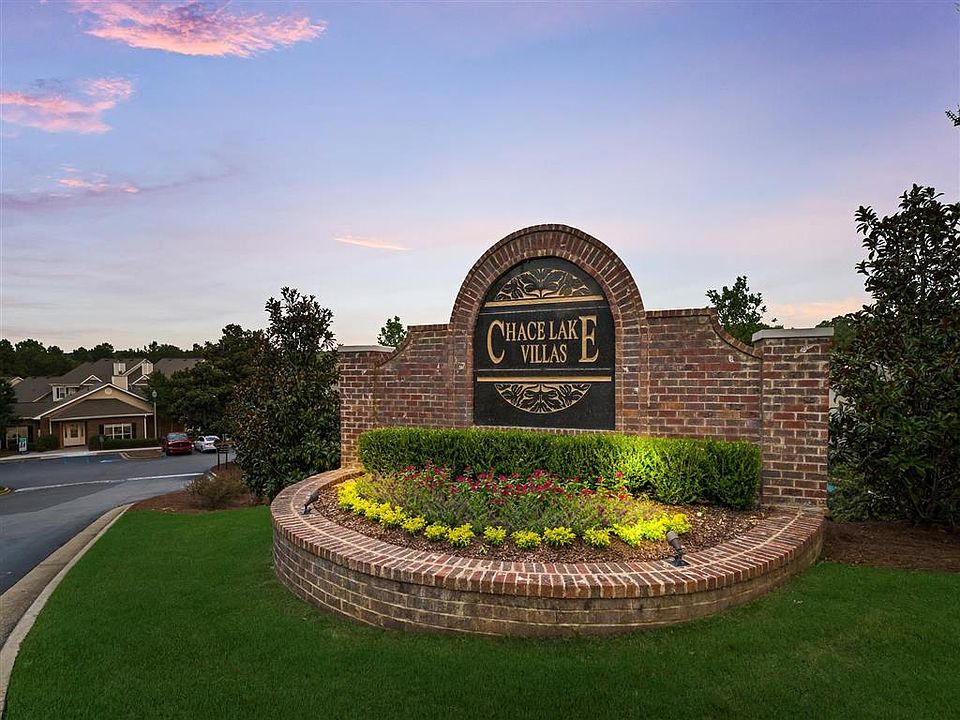Front entrance sign of Chace Lake Villas