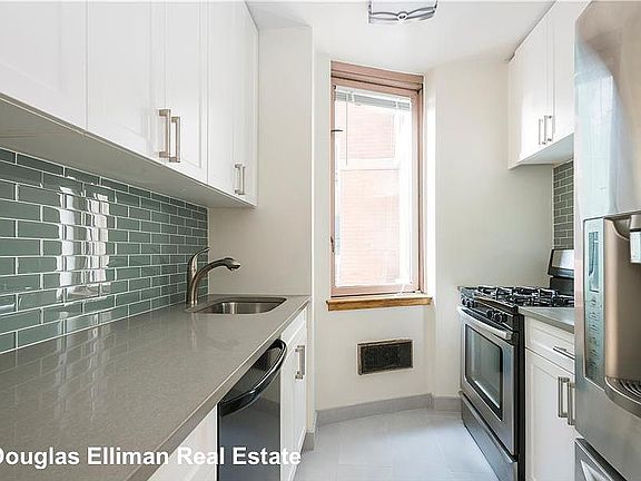 4th image of 235 E 40th St APT 14A