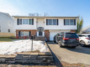 4 Briarwood Ct, Woodland Park, NJ 07424