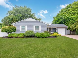 382 Greenbelt Pkwy, Holtsville, NY 11742