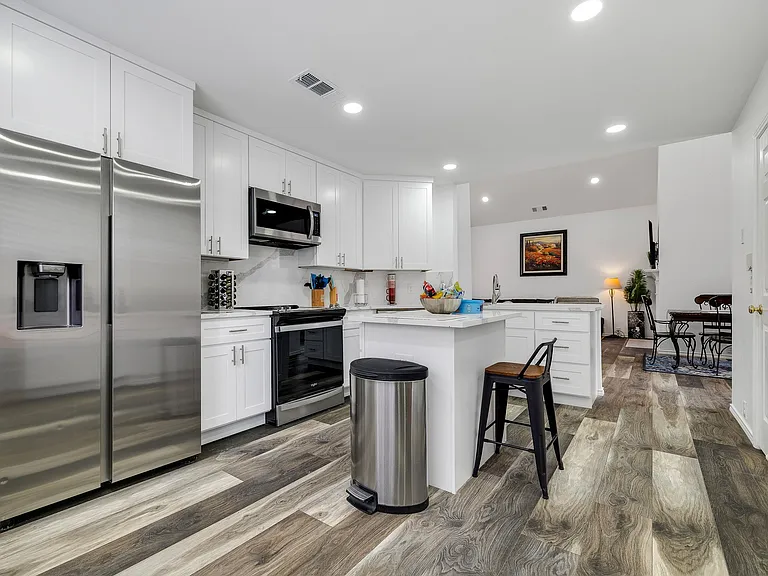 10217 Burgundy Dr — Photo 8