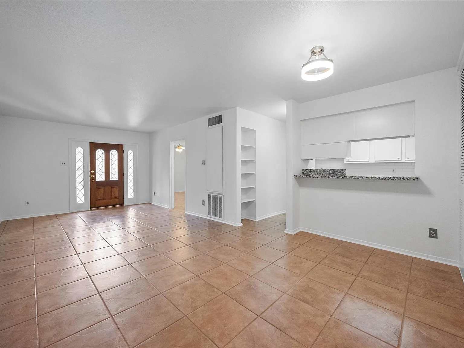 1 bed, 1.0 bath, 696 sqft, $1,225 — Photo 3