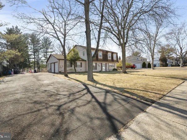 909 Capitol Rd, Norristown, PA 19403