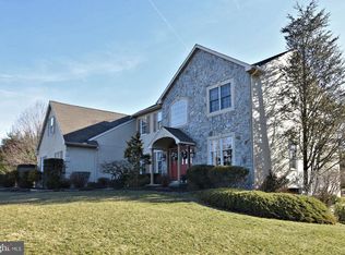 34 Winding Creek Dr, Douglassville, PA 19518