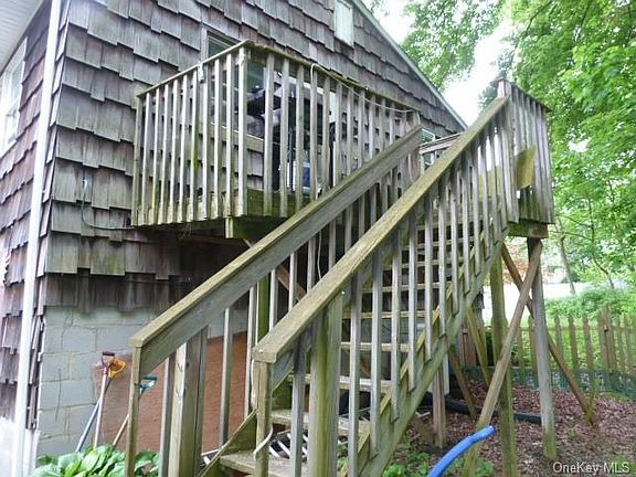 3rd image of 15 Pelham Dr