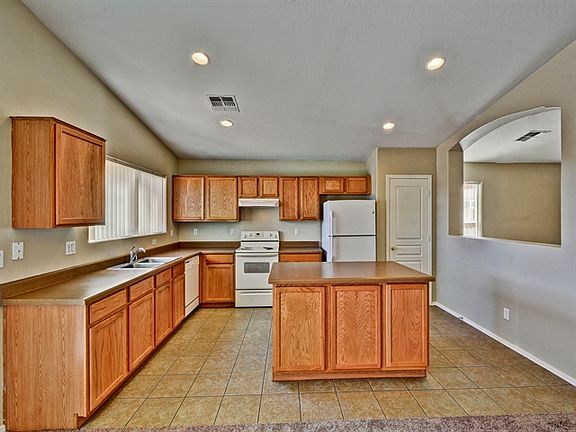 4th image of 161 N 151st Ave