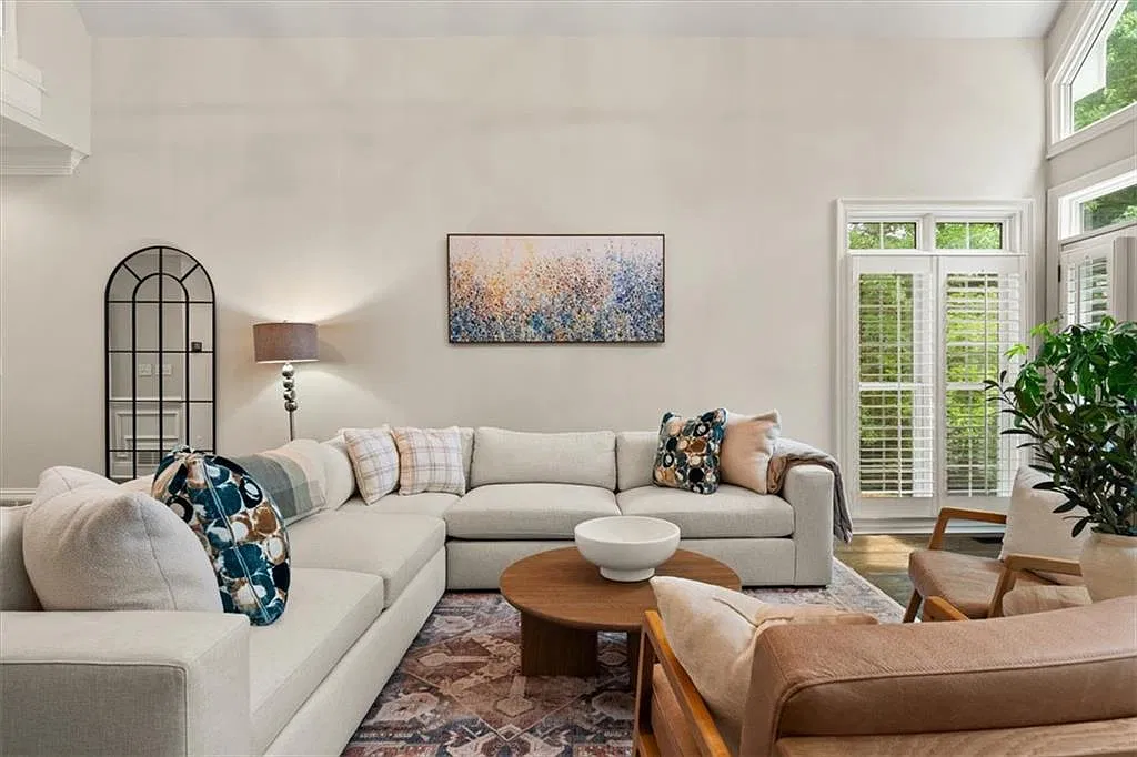 4 bed, 3.5 bath, 4716 sqft, $4,800 — Photo 4