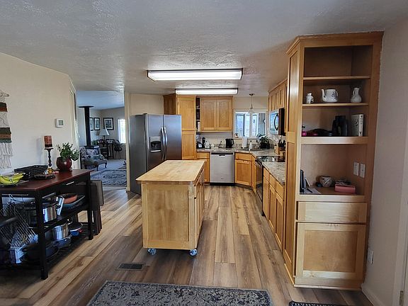 5th image of 923 SE Akins Dr