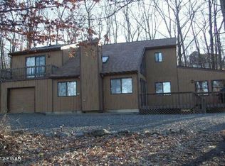 1568 Ashley Ct, Bushkill, PA 18324