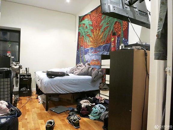 4th image of 2123 8th Ave APT 1B