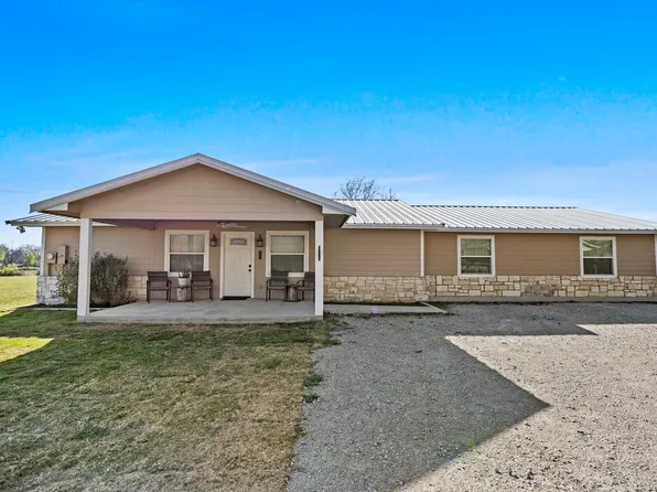 207 N Sand St, Comanche, TX 76442