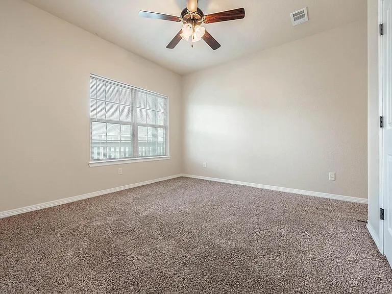 304 Live Oak St — Photo 13
