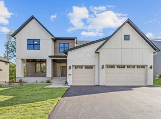 400 Tessier Ct, Vadnais Heights, MN 55127
