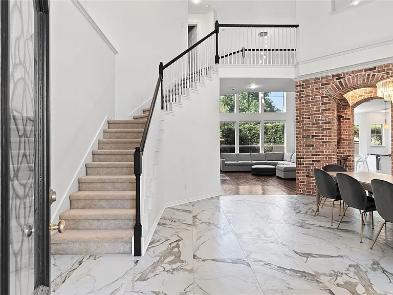 18 Degas Park Dr — Photo 1
