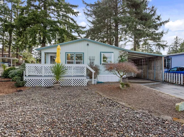 447 Shorepines Pl, Coos Bay, OR 97420