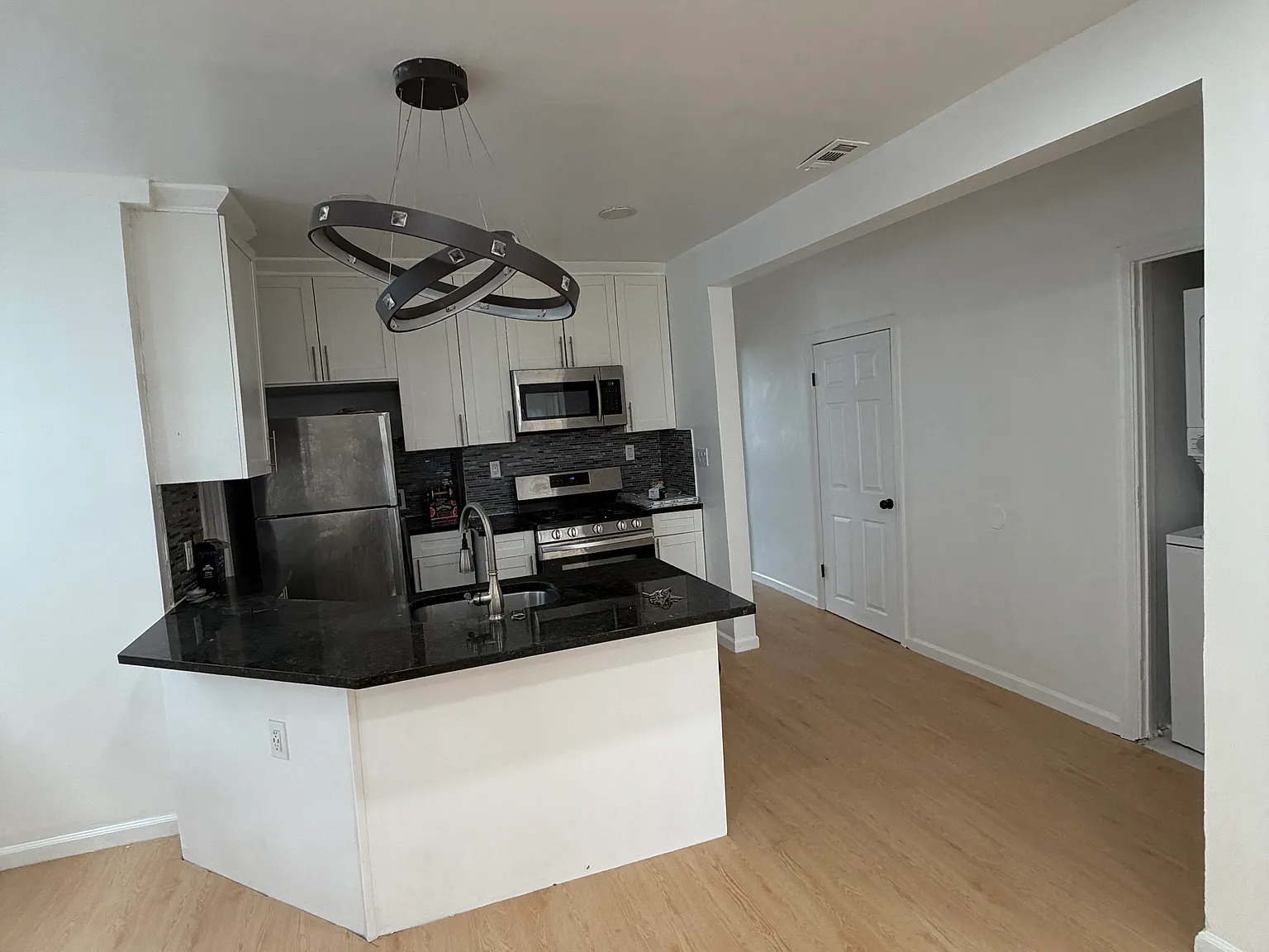 2 bed, 1200 sqft, $2,000 — Photo 3