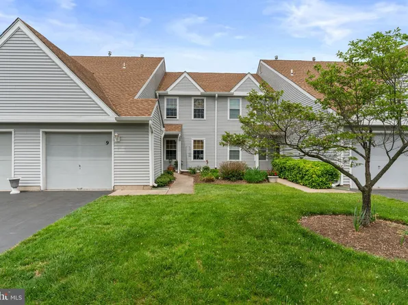 9 Hemlock Ct, Bordentown, NJ 08505