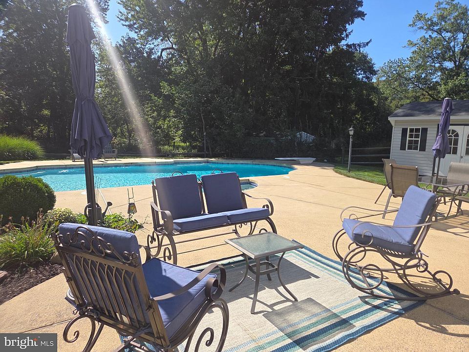 2nd image of 2081 Stewart Dr
